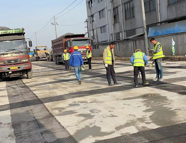 中平镇老材料的新故事:玻璃纤维土工格栅如何在‘白改黑’浪潮中重获新生?